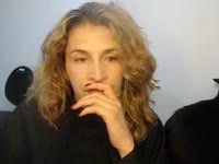 I consider myself an authentic, feminine, and very curious person. I enjoy conversation and creating a real connection with those who visit me.
I love sensuality, the playful glances, and the complicity that arises when two people dare to enjoy the moment. Here you