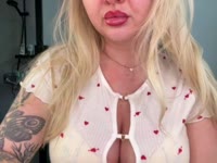 Ik ben hier om te geven wat je nodig hebt - met een lichaam dat smeekt om aangeraakt worden en een verbeelding die geen grenzen kent. Kom spelen en ontdek hoe ver we kunnen gaan...