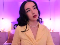 Soy una mujer que lleva la sensualidad con gracia, un destello de alegría en cada paso que doy. Mi carisma es como un imán, atrayendo a aquellos que buscan una dosis de positividad en sus vidas. La diversión es mi compañera constante.