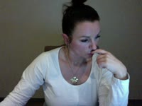 Hey ik ben Nina. Korte intro .. ik ben klein van stuk maar groots in presence, love it. Dominant op een speelse manier.ik hou van nieuwe uitdagingen! Oeh, ik voel de vibes al ..