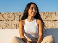 camslut showing tits AnnieBlakke