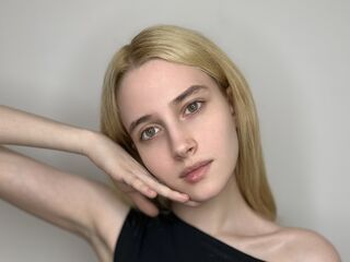 camgirl fingering pussy EmmaHurriet