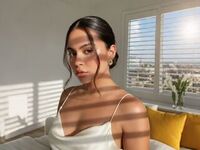 cam girl masturbating with sextoy KiaraVictoria