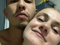 couple cam sex AndyZuzka