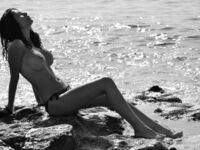 topless webcamgirl AdrianaHunter