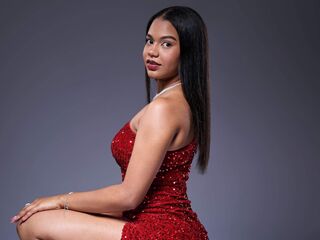 fingering cam slut BellaMazonni