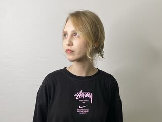 masturbating camgirl BenitaMoorehouse