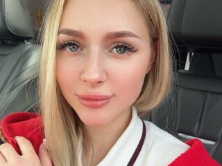 camgirl fingering bald pussy CandiceBless
