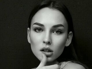 camgirl fingering bald pussy CariGugliuzza