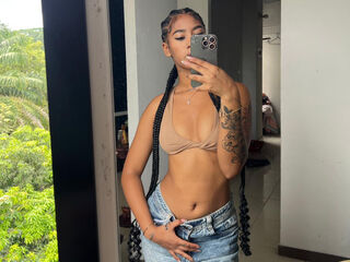 cam girl masturbating with dildo CarolineCartson