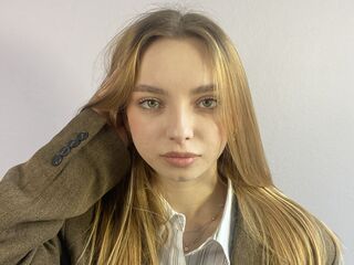 sexy webcamgirl pic ChariseKuhnke