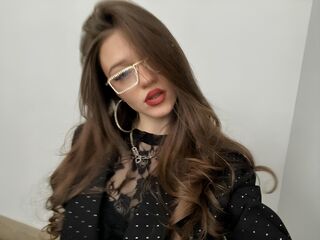 cam girl playing with dildo ClementinePembe