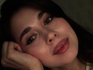 camslut showing pussy DetraAffleck