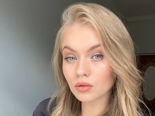 masturbating webcamgirl ElaraBrooks