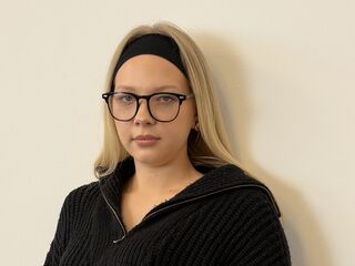 adult chat room FrancesVirunes