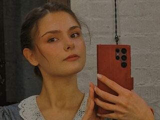 masturbating webcam girl HelenaBerkheimer