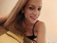 naked camgirl masturbating with vibrator IsaaBella