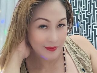 naughty cam girl fingering shaved pussy JingAmour