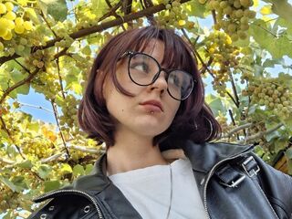 cam girl playing with sextoy JuliannMunning