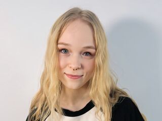 fingering webcamgirl KamiMellema