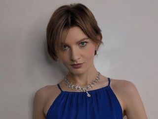 naked camgirl masturbating with dildo KarinaBiz