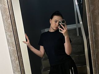 adult hardcore cam KiraBentley