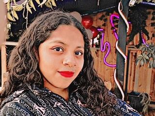 camslut showing tits KyraFade