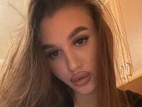 camslut webcam video KyraVictorine