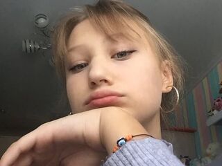 camgirl playing with sextoy LakeeshaBrimmer