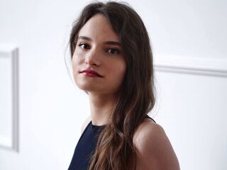 girl showing tits LatarshaLoreg