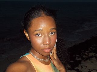 camgirl fingering bald pussy LilithAnnabell