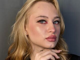 cam girl masturbating with dildo LucileNeuburger