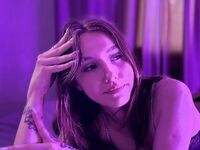 camgirl playing with dildo LunaGoldeny