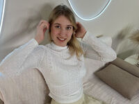 nude webcam girl MaeGoreham