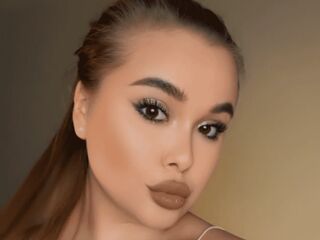 camslut topless MaeWilkins