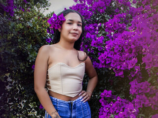 nude camgirl pic MailyCambell