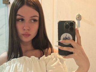 naked cam chatroom MiaRioti