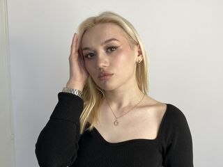 camgirl masturbating with vibrator PaulinePedrotti