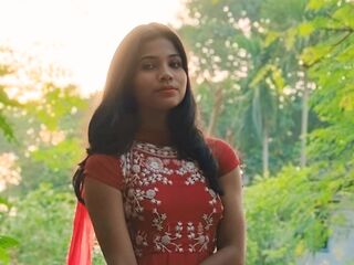 naked cam girl photo Royles