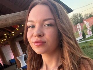 naked girl with webcam fingering pussy SadeBergum