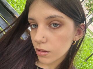 naughty cam girl fingering pussy SaritaHowick