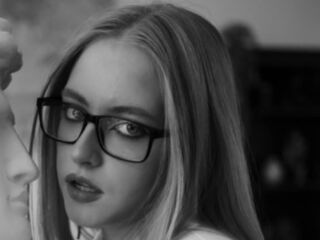 topless webcam girl SheliaEdwards