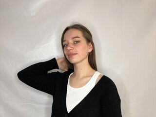 adultcam picture SynnoveHayley