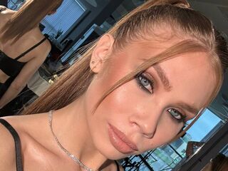 sexy webcamgirl TawnyaCarwell