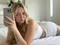 cam girl masturbating with sextoy ZulemaBouquet